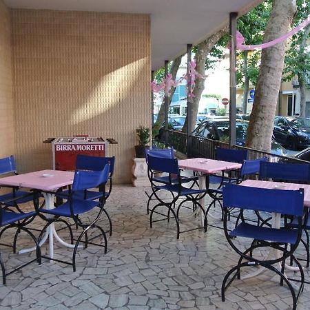 Hotel Zaghini Rímini Exterior foto