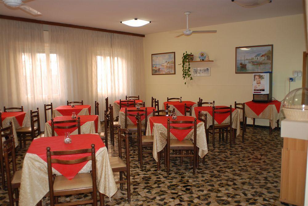 Hotel Zaghini Rímini Exterior foto
